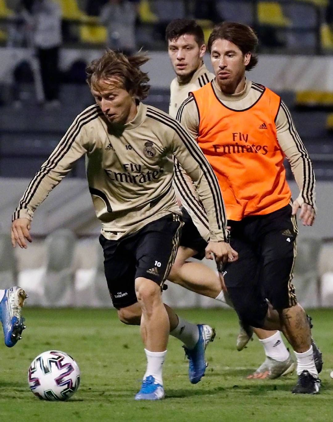 C7 gaming-西班牙皇家马德里备战亚冠比赛，全队训练热情高涨的简单介绍